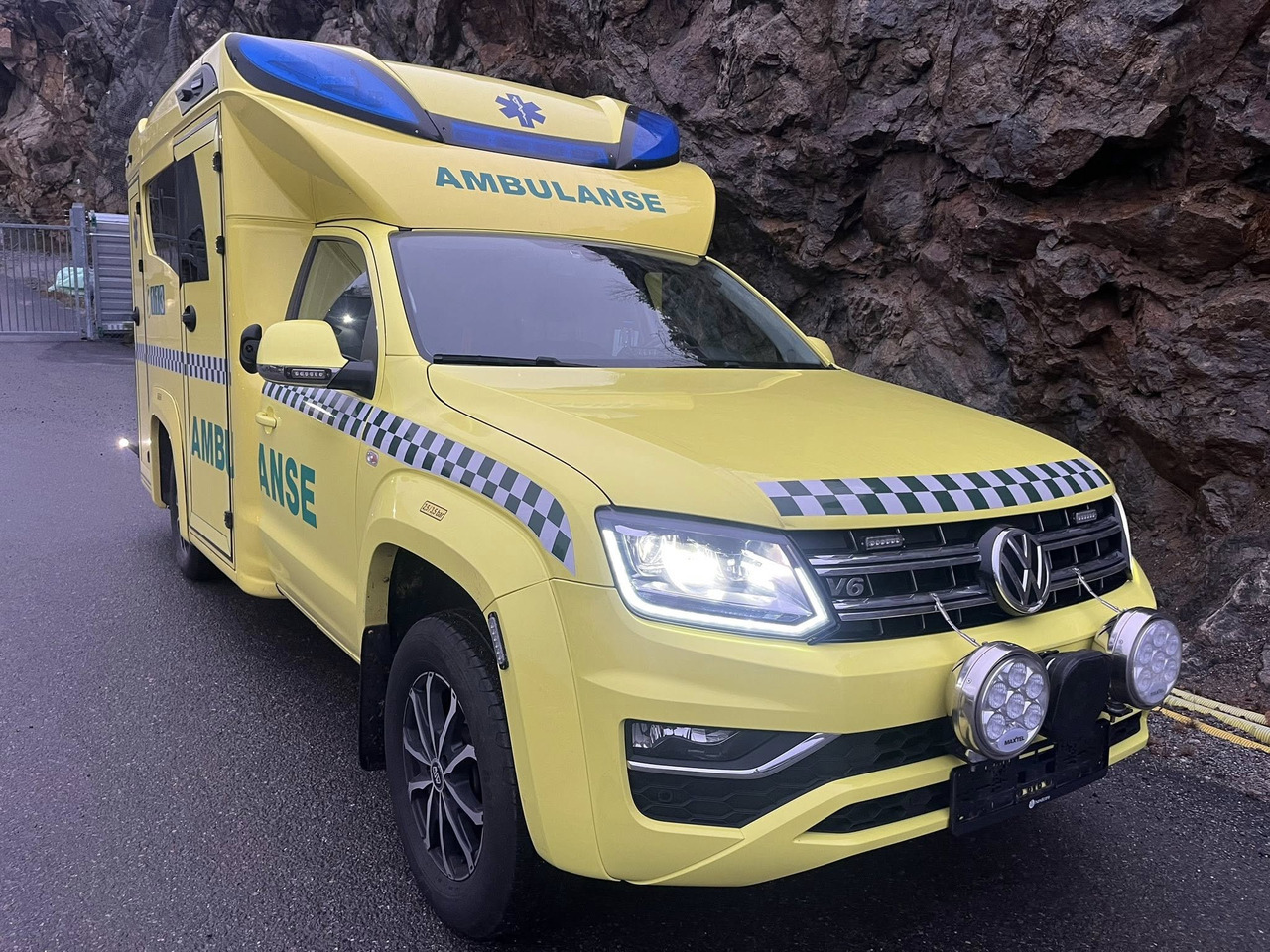 VOLKSWAGEN Amarok XL 4motion - AMBULANCE /Krankenwagen - Ātrās palīdzības mašīna: foto 2 VOLKSWAGEN Amarok XL 4motion - AMBULANCE /Krankenwagen - Ātrās palīdzības mašīna: foto 2