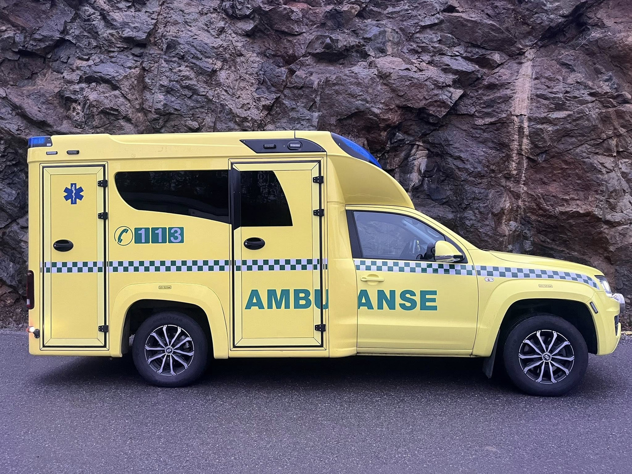 VOLKSWAGEN Amarok XL 4motion - AMBULANCE /Krankenwagen - Ātrās palīdzības mašīna: foto 4 VOLKSWAGEN Amarok XL 4motion - AMBULANCE /Krankenwagen - Ātrās palīdzības mašīna: foto 4