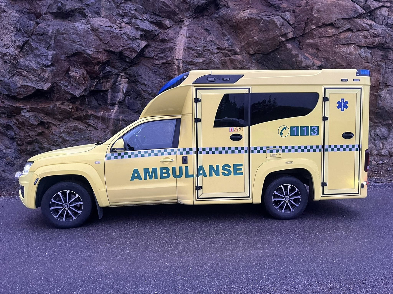 VOLKSWAGEN Amarok XL 4motion - AMBULANCE /Krankenwagen - Ātrās palīdzības mašīna: foto 3 VOLKSWAGEN Amarok XL 4motion - AMBULANCE /Krankenwagen - Ātrās palīdzības mašīna: foto 3