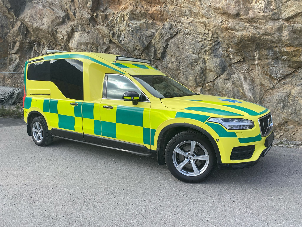 Volvo Nilsson XC90 D5 AWD - Ambulance / Krankenwagen / Швидка допомога - Ātrās palīdzības mašīna: foto 1 Volvo Nilsson XC90 D5 AWD - Ambulance / Krankenwagen / Швидка допомога - Ātrās palīdzības mašīna: foto 1