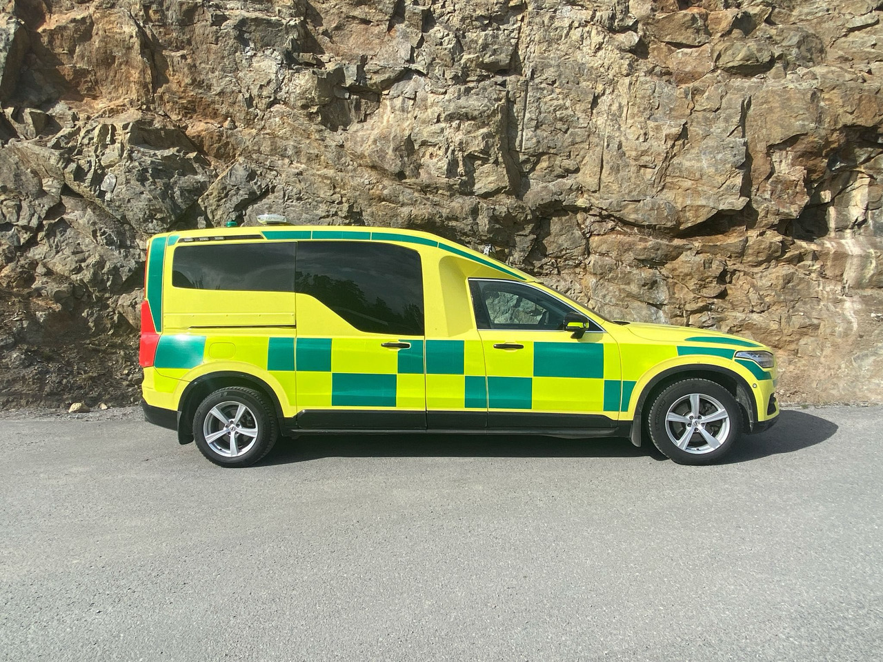 Volvo Nilsson XC90 D5 AWD - Ambulance / Krankenwagen / Швидка допомога - Ātrās palīdzības mašīna: foto 5 Volvo Nilsson XC90 D5 AWD - Ambulance / Krankenwagen / Швидка допомога - Ātrās palīdzības mašīna: foto 5