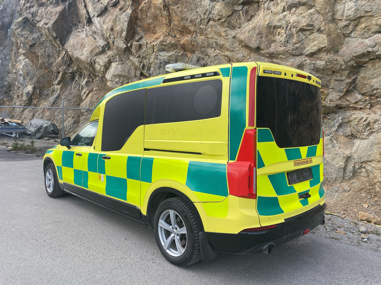 Volvo Nilsson XC90 D5 AWD - Ambulance / Krankenwagen / Швидка допомога - Ātrās palīdzības mašīna: foto 4 Volvo Nilsson XC90 D5 AWD - Ambulance / Krankenwagen / Швидка допомога - Ātrās palīdzības mašīna: foto 4
