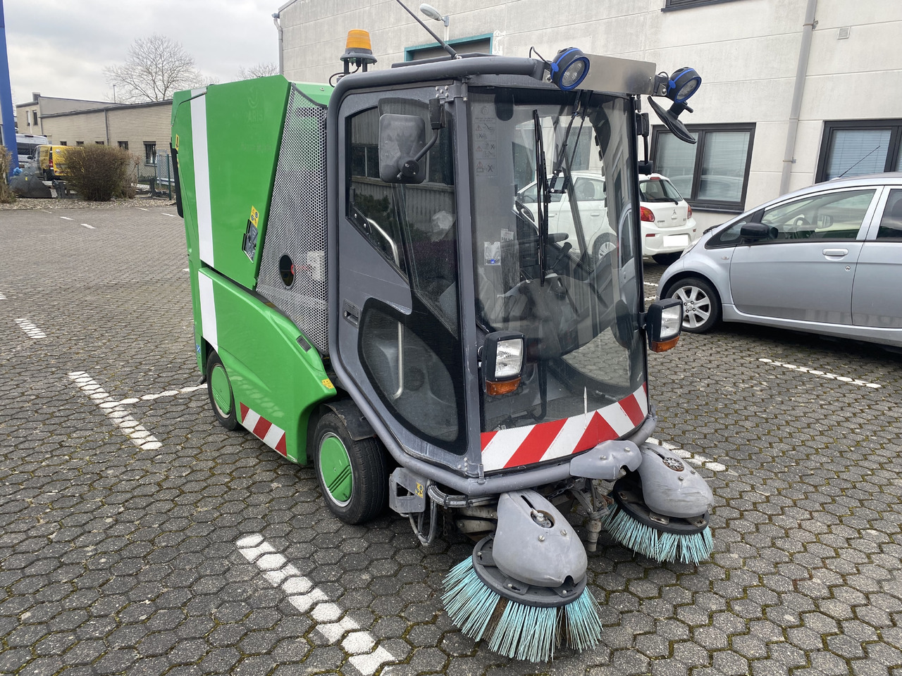 TENNANT Green Machines 500 ZE electric 500 ZE - Ielu tīrīšanas mašīna: foto 3 TENNANT Green Machines 500 ZE electric 500 ZE - Ielu tīrīšanas mašīna: foto 3