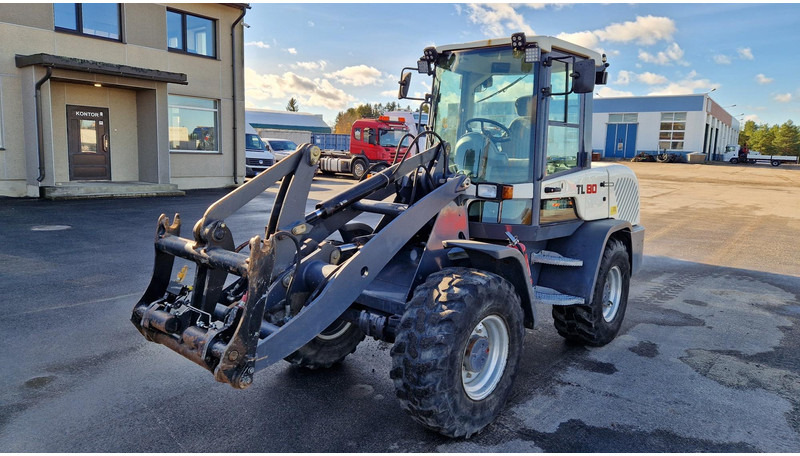 Terex TL80 4X4 + tools - Riteņu iekrāvējs: foto 1 Terex TL80 4X4 + tools - Riteņu iekrāvējs: foto 1