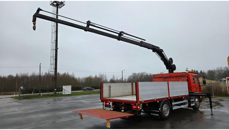 Volvo FL220 4X2 HIAB 077 - Bortu kravas automašīna/ Platforma, Kravas auto ar manipulatoru: foto 3 Volvo FL220 4X2 HIAB 077 - Bortu kravas automašīna/ Platforma, Kravas auto ar manipulatoru: foto 3