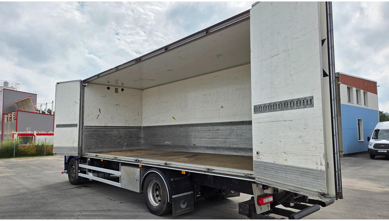 Kravas automašīna ar slēgto virsbūvi Volvo FM330 4X2: foto 6