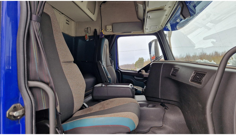 Kravas automašīna ar slēgto virsbūvi Volvo FM330 4X2: foto 8