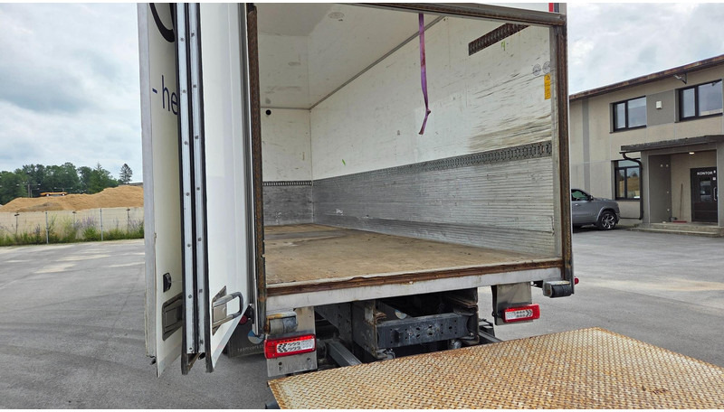 Kravas automašīna ar slēgto virsbūvi Volvo FM330 4X2: foto 14