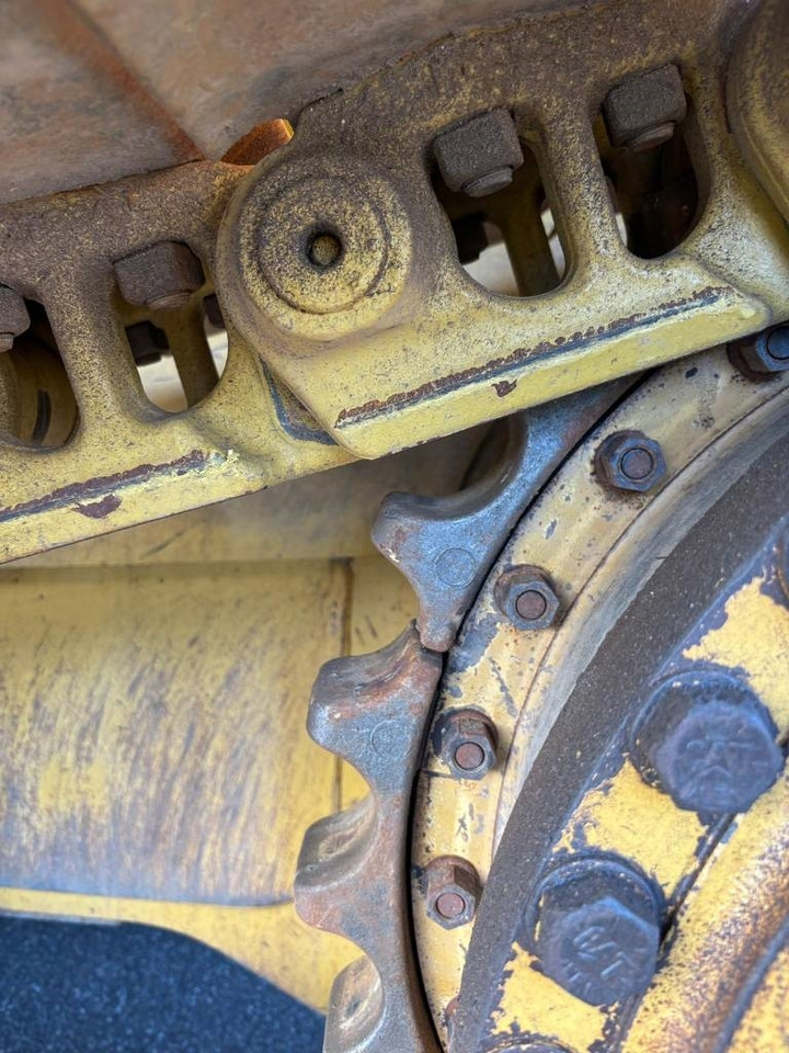 CAT D 6 T LGP (CE / New UC) - Buldozers: foto 5 CAT D 6 T LGP (CE / New UC) - Buldozers: foto 5