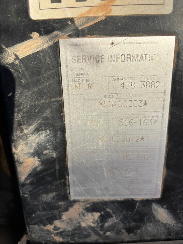 CAT D 6 T LGP (CE / New UC) - Buldozers: foto 2 CAT D 6 T LGP (CE / New UC) - Buldozers: foto 2