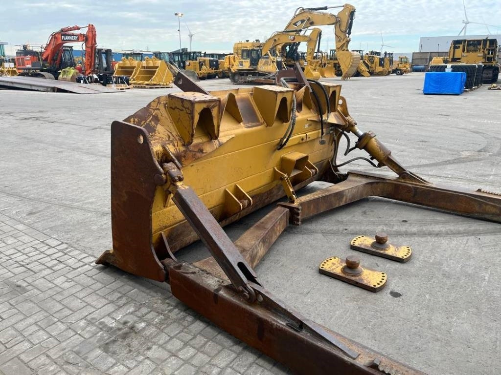 CAT D 6 XL Blade + Pusharms - Vērstuve: foto 5 CAT D 6 XL Blade + Pusharms - Vērstuve: foto 5