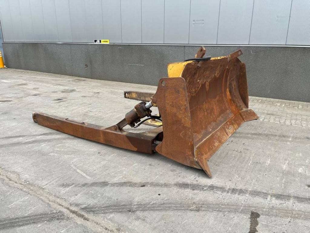 CAT D 6 XL Blade + Pusharms - Vērstuve: foto 1 CAT D 6 XL Blade + Pusharms - Vērstuve: foto 1
