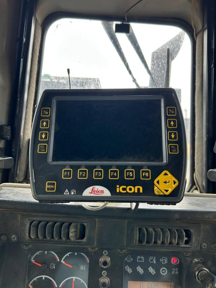 CAT D 7 R (Leica GPS / Under Preparation) - Buldozers: foto 4 CAT D 7 R (Leica GPS / Under Preparation) - Buldozers: foto 4