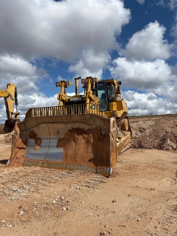 CAT D 9 T (CE Certified / New Undercarriage) - Buldozers: foto 4 CAT D 9 T (CE Certified / New Undercarriage) - Buldozers: foto 4