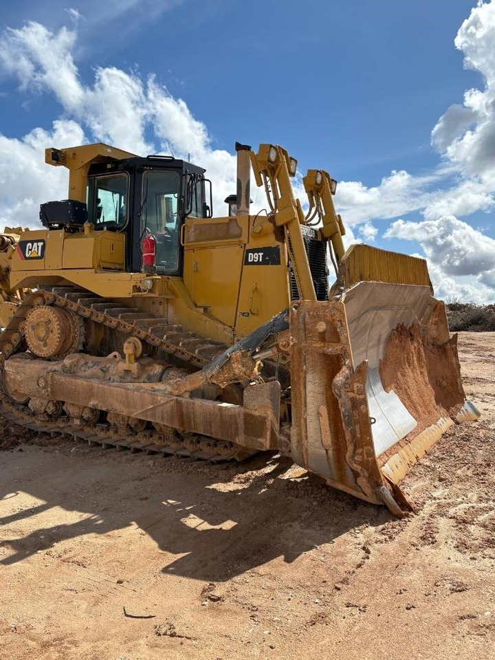 CAT D 9 T (CE Certified / New Undercarriage) - Buldozers: foto 3 CAT D 9 T (CE Certified / New Undercarriage) - Buldozers: foto 3
