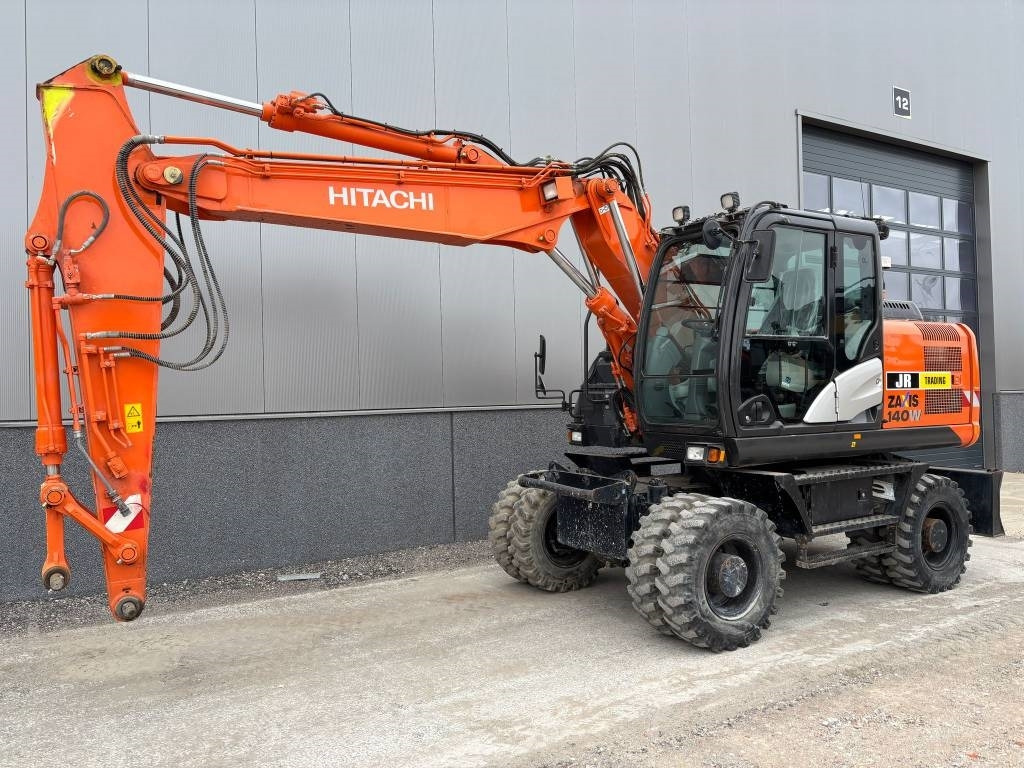 Hitachi ZX 140 W-5B - Riteņu ekskavators: foto 2 Hitachi ZX 140 W-5B - Riteņu ekskavators: foto 2