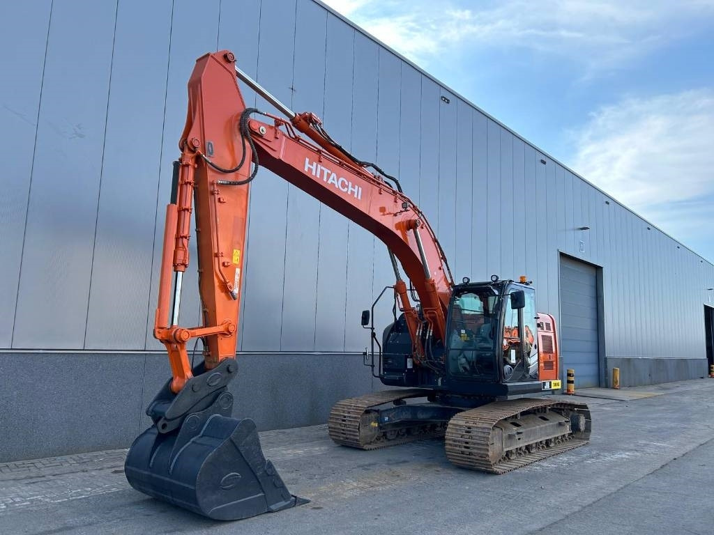 Hitachi ZX 225 US LC-6 - Kāpurķēžu ekskavators: foto 2 Hitachi ZX 225 US LC-6 - Kāpurķēžu ekskavators: foto 2