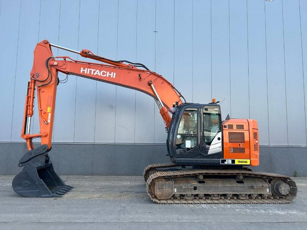 Hitachi ZX 225 US LC-6 - Kāpurķēžu ekskavators: foto 1 Hitachi ZX 225 US LC-6 - Kāpurķēžu ekskavators: foto 1