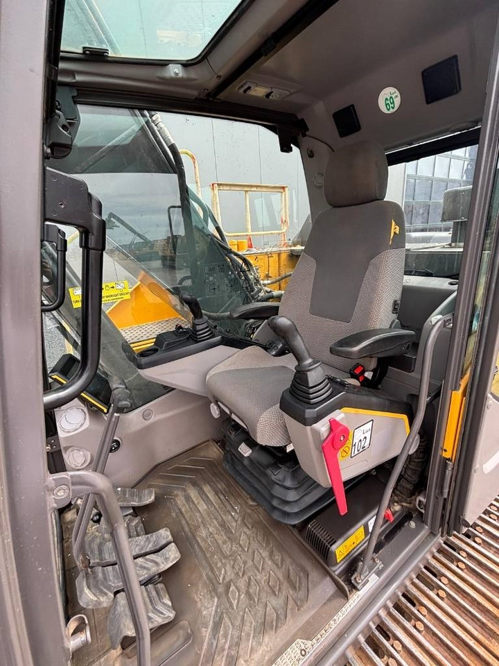 Kāpurķēžu ekskavators Volvo EC 220 EL (new undercarriage): foto 11