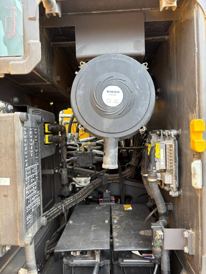 Kāpurķēžu ekskavators Volvo EC 220 EL (new undercarriage): foto 15