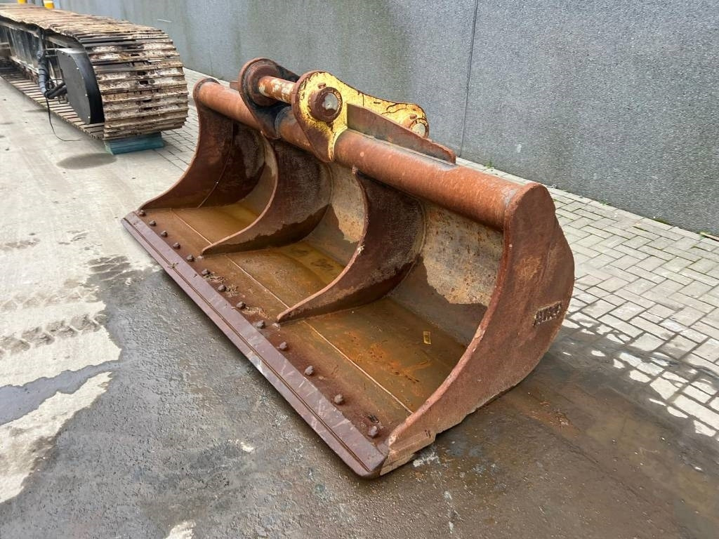 Kauss - Celtniecības tehnika Volvo EC 480 E L coupler + bucket: foto 6 Kauss - Celtniecības tehnika Volvo EC 480 E L coupler + bucket: foto 6