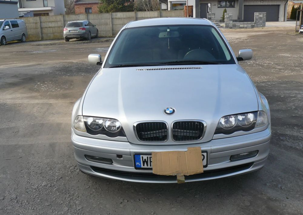 BMW Seria 3 320i - Vieglā automašīna: foto 1 BMW Seria 3 320i - Vieglā automašīna: foto 1