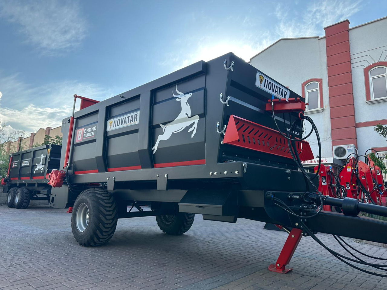 Novatar Manure Spreader 6 m3 - Organisko mēslu izkliedētājs: foto 2 Novatar Manure Spreader 6 m3 - Organisko mēslu izkliedētājs: foto 2