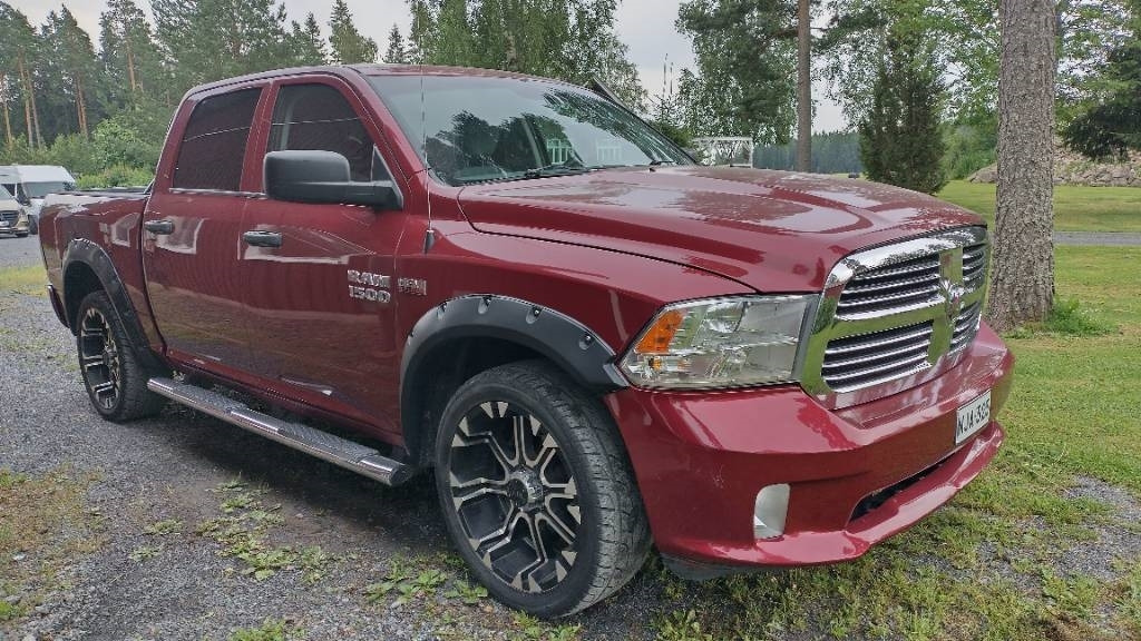 Dodge RAM 1500 5,7 hemi - Pikaps: foto 1 Dodge RAM 1500 5,7 hemi - Pikaps: foto 1