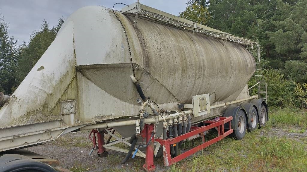 Feldbinder Säiliö puolikas - Puspiekabe cisterna: foto 4 Feldbinder Säiliö puolikas - Puspiekabe cisterna: foto 4