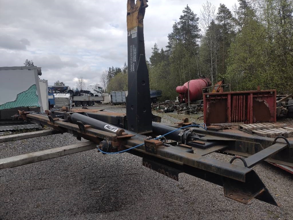 Palift Koukkulaite 18tn 5,90m - Būvgružu konteineru/ Pacēlāji ar āķi sistēma: foto 2 Palift Koukkulaite 18tn 5,90m - Būvgružu konteineru/ Pacēlāji ar āķi sistēma: foto 2