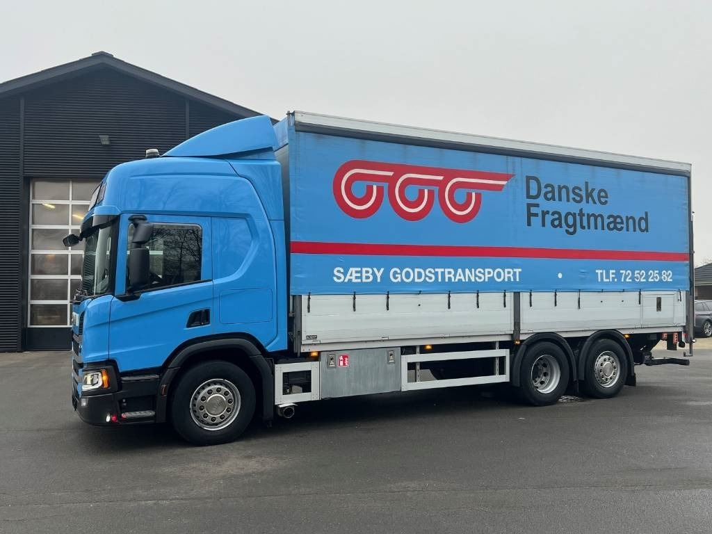 Scania P 450 täysilma,liukukapellilava,alulaidat, vetovar - Bortu kravas automašīna/ Platforma: foto 2 Scania P 450 täysilma,liukukapellilava,alulaidat, vetovar - Bortu kravas automašīna/ Platforma: foto 2