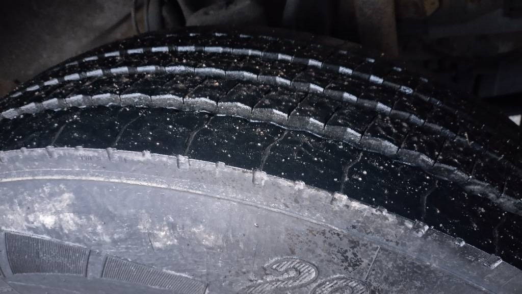 Scania P94 kokosivuaukeva kori+pl-nostin - Kravas automašīna ar slēgto virsbūvi: foto 3 Scania P94 kokosivuaukeva kori+pl-nostin - Kravas automašīna ar slēgto virsbūvi: foto 3