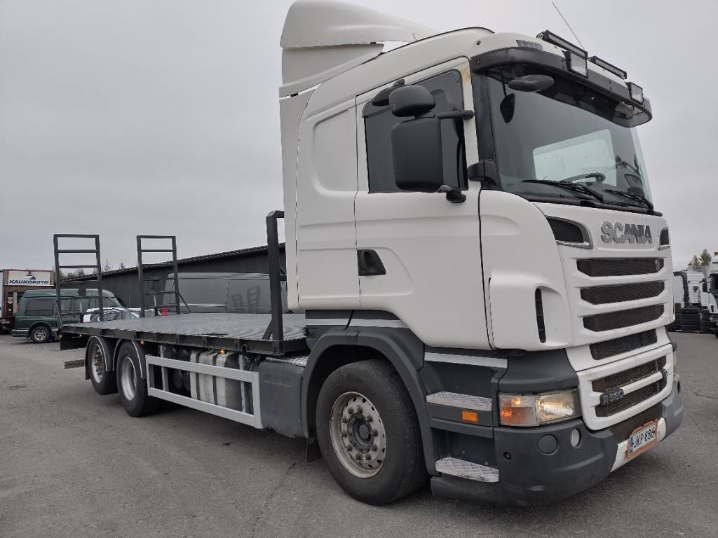 Scania R560 6x2 täysilmaj.uusi koneenkuljetusritilä - Bortu kravas automašīna/ Platforma: foto 1 Scania R560 6x2 täysilmaj.uusi koneenkuljetusritilä - Bortu kravas automašīna/ Platforma: foto 1