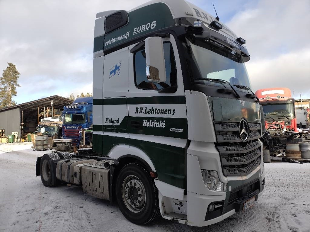 Mercedes-Benz Actros 1848 mega veturi - Vilcējs: foto 1 Mercedes-Benz Actros 1848 mega veturi - Vilcējs: foto 1