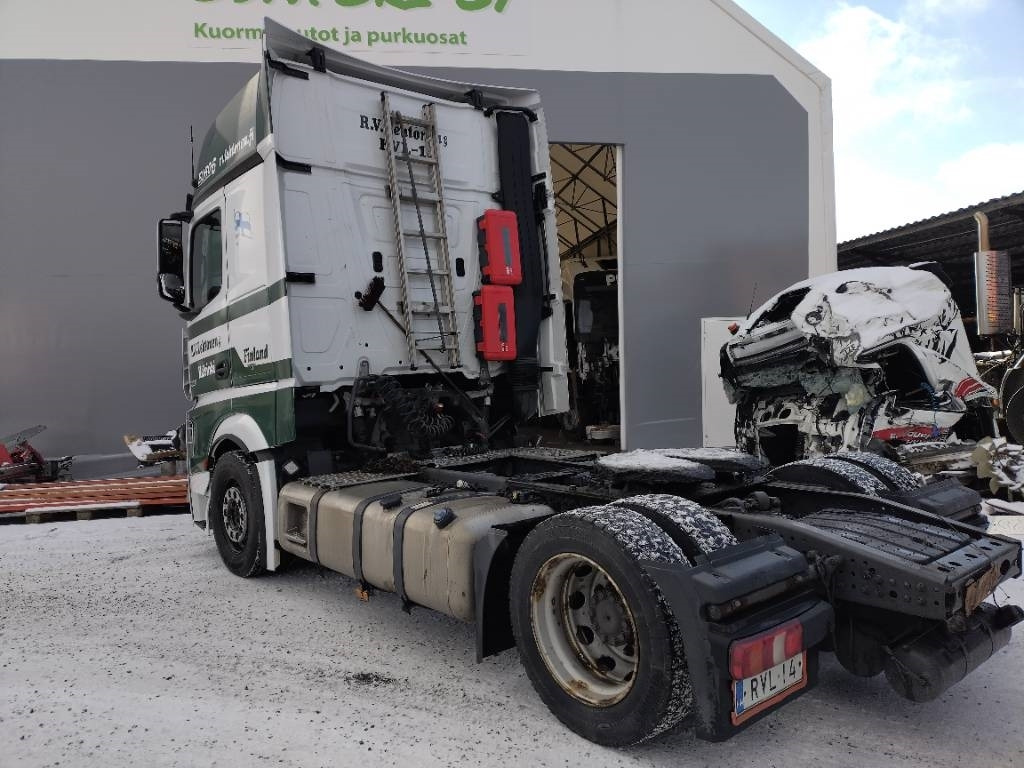 Mercedes-Benz Actros 1848 mega veturi - Vilcējs: foto 4 Mercedes-Benz Actros 1848 mega veturi - Vilcējs: foto 4