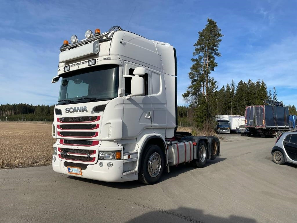 Scania R560 6x2 veturi - Vilcējs: foto 1 Scania R560 6x2 veturi - Vilcējs: foto 1