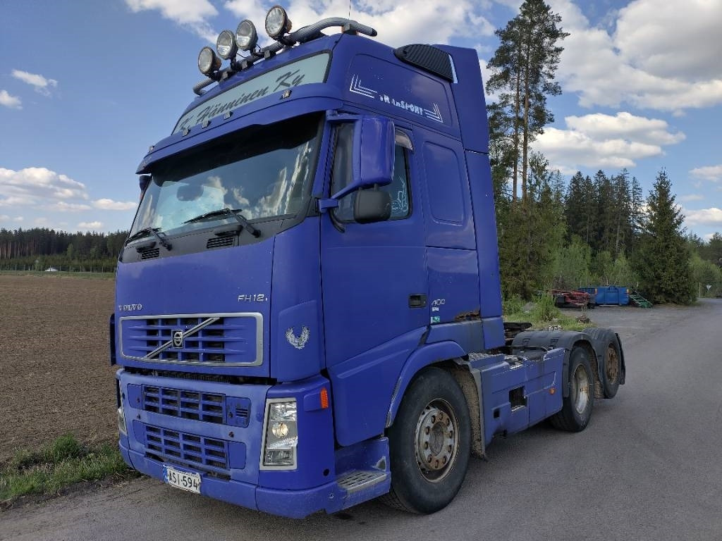 Volvo FH12 6x2 takateli veturi, leima 05/25 - Vilcējs: foto 1 Volvo FH12 6x2 takateli veturi, leima 05/25 - Vilcējs: foto 1