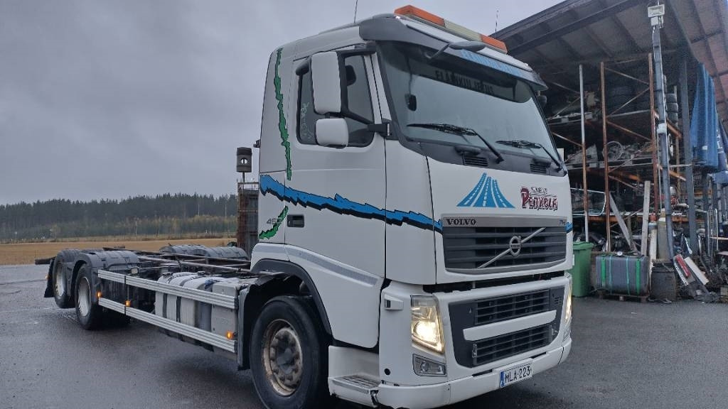Volvo FH13 6x2 alusta, manuaalivaihteisto  - Šasija kravas automašīna: foto 2 Volvo FH13 6x2 alusta, manuaalivaihteisto  - Šasija kravas automašīna: foto 2