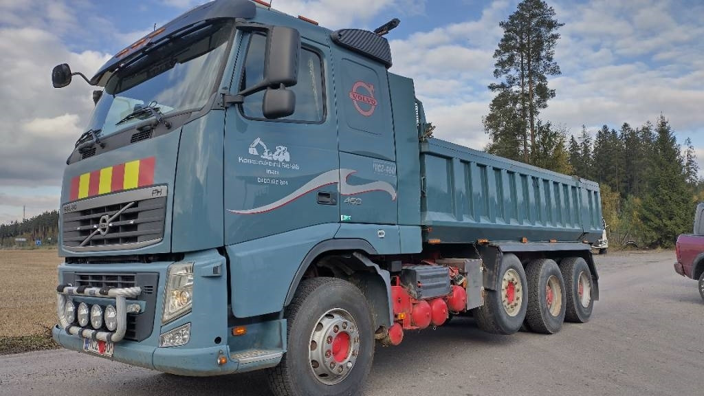 Volvo FH13 8x4 autom.kasettilava - Kravas automašīna pašizgāzējs: foto 1 Volvo FH13 8x4 autom.kasettilava - Kravas automašīna pašizgāzējs: foto 1