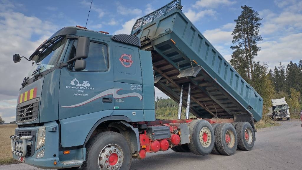 Volvo FH13 8x4 autom.kasettilava - Kravas automašīna pašizgāzējs: foto 3 Volvo FH13 8x4 autom.kasettilava - Kravas automašīna pašizgāzējs: foto 3