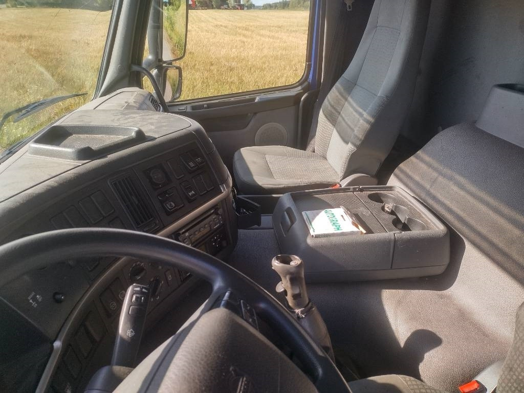 Kravas automašīna ar slēgto virsbūvi Volvo FM9 4x2 8,40m pitkä kylkiaukeava kori: foto 9