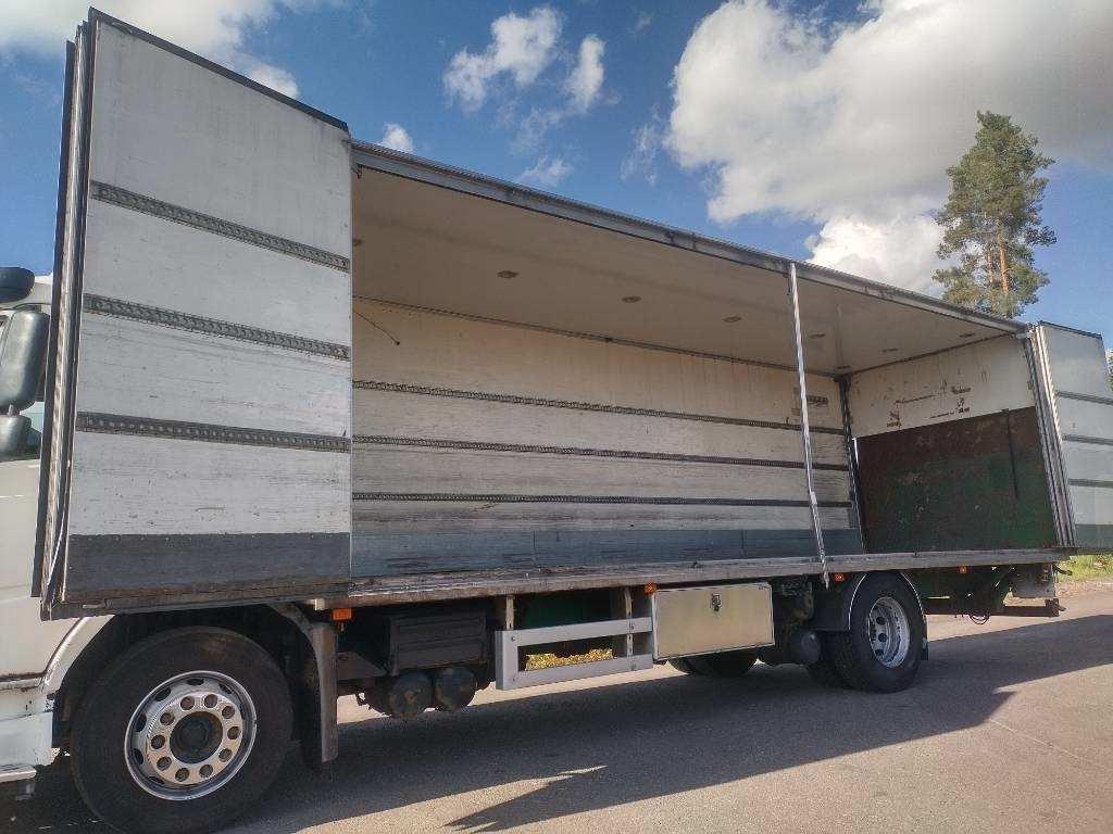 Volvo FM9 4x2 8,40m pitkä kylkiaukeava kori - Kravas automašīna ar slēgto virsbūvi: foto 3 Volvo FM9 4x2 8,40m pitkä kylkiaukeava kori - Kravas automašīna ar slēgto virsbūvi: foto 3