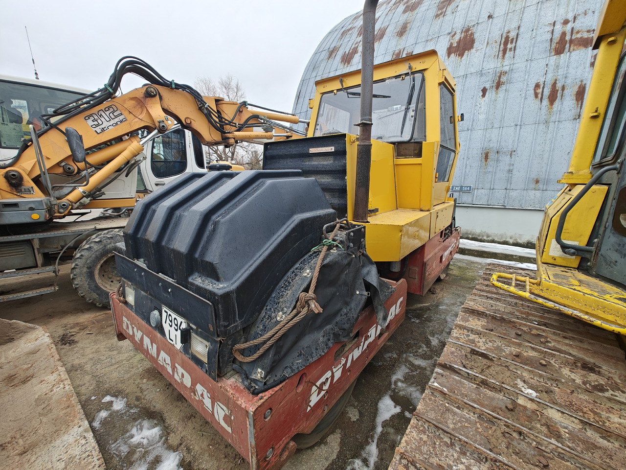 DYNAPAC CC421 - Ceļu veltnis: foto 1 DYNAPAC CC421 - Ceļu veltnis: foto 1