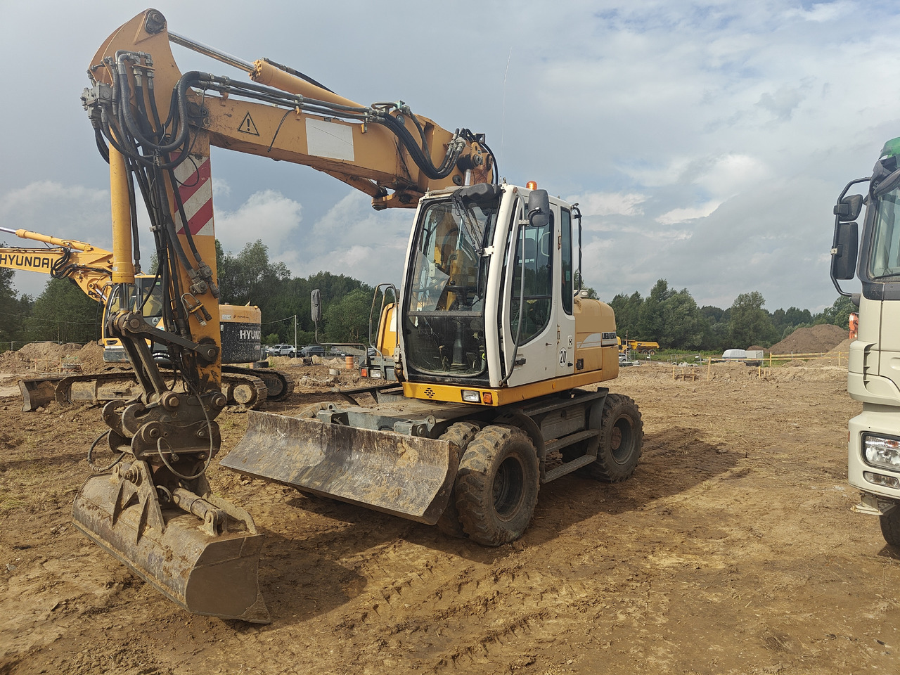 LIEBHERR A312 - Riteņu ekskavators: foto 2 LIEBHERR A312 - Riteņu ekskavators: foto 2