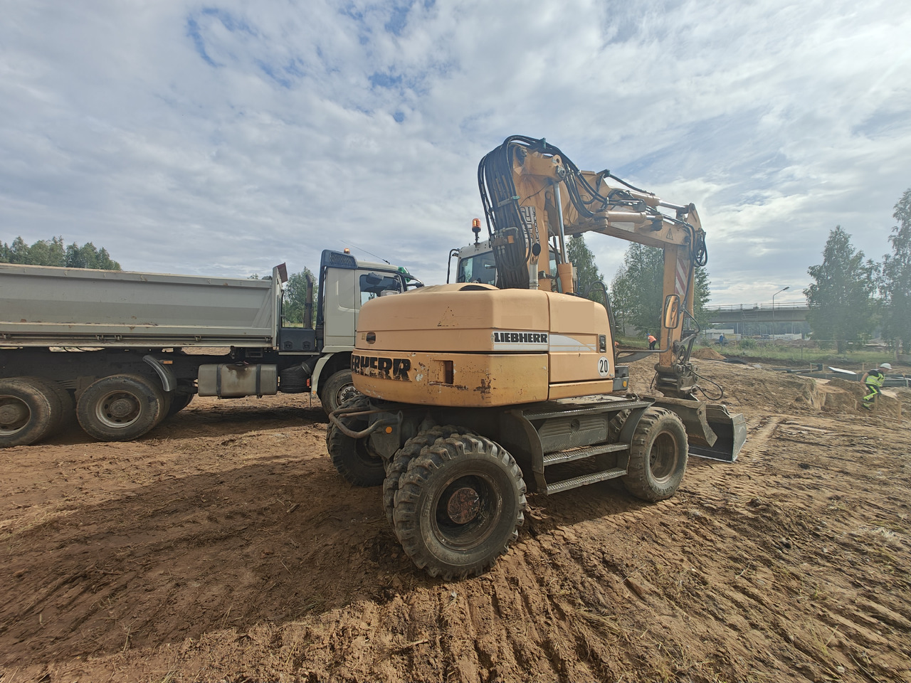 LIEBHERR A312 - Riteņu ekskavators: foto 4 LIEBHERR A312 - Riteņu ekskavators: foto 4