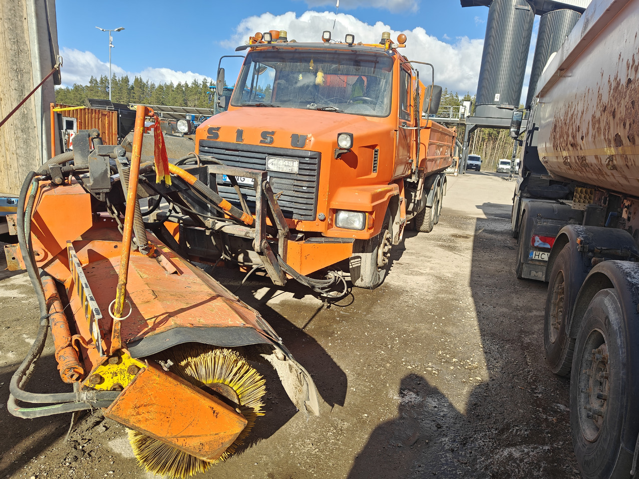 SISU SR 332 - Kravas automašīna pašizgāzējs: foto 3 SISU SR 332 - Kravas automašīna pašizgāzējs: foto 3