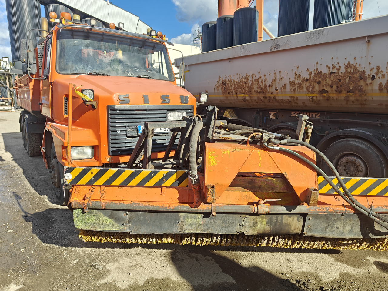 SISU SR 332 - Kravas automašīna pašizgāzējs: foto 2 SISU SR 332 - Kravas automašīna pašizgāzējs: foto 2