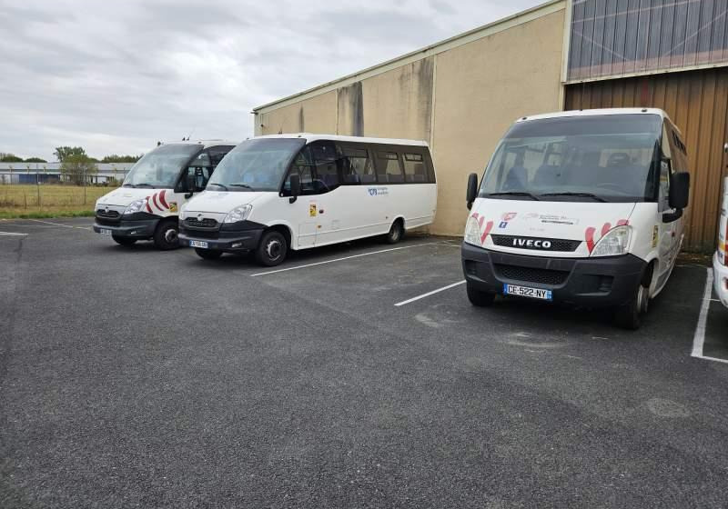 Irisbus WING / 34 MIEJSCA/ KLIMA DLA KIEROWCY/ 3 SZTUKI - Mikroautobuss, Pasažieru furgons: foto 1 Irisbus WING / 34 MIEJSCA/ KLIMA DLA KIEROWCY/ 3 SZTUKI - Mikroautobuss, Pasažieru furgons: foto 1