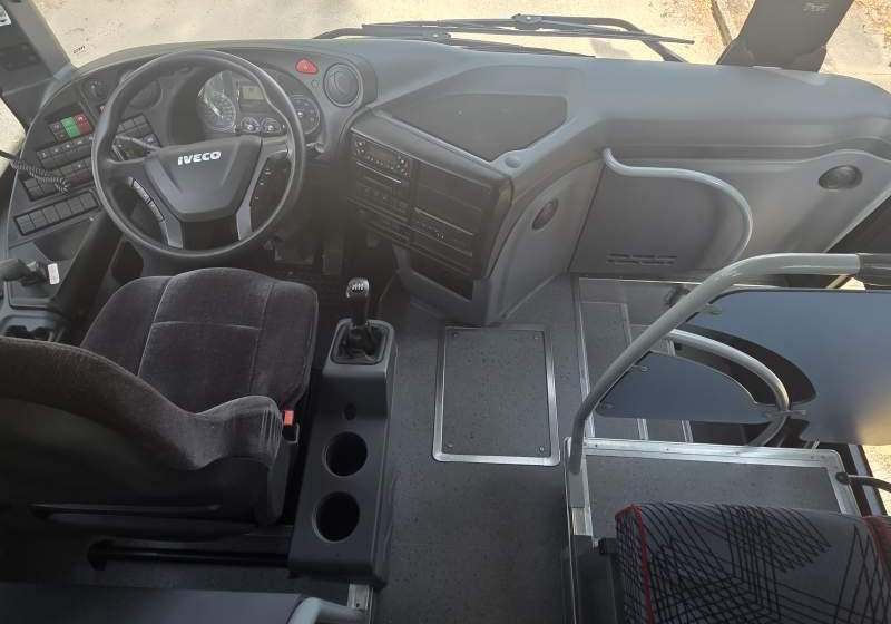 Iveco CROSSWAY/ SPROWADZONY/ 12 M / 80 000 KM - Piepilsētas autobuss: foto 3 Iveco CROSSWAY/ SPROWADZONY/ 12 M / 80 000 KM - Piepilsētas autobuss: foto 3