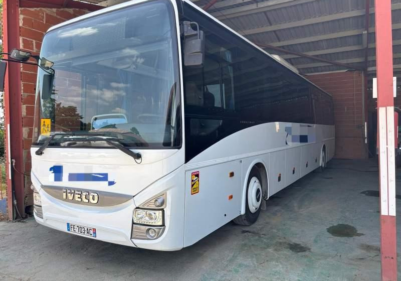 Iveco CROSSWAY/ SPROWADZONY / 180 000 KM / MANUAL - Piepilsētas autobuss: foto 1 Iveco CROSSWAY/ SPROWADZONY / 180 000 KM / MANUAL - Piepilsētas autobuss: foto 1